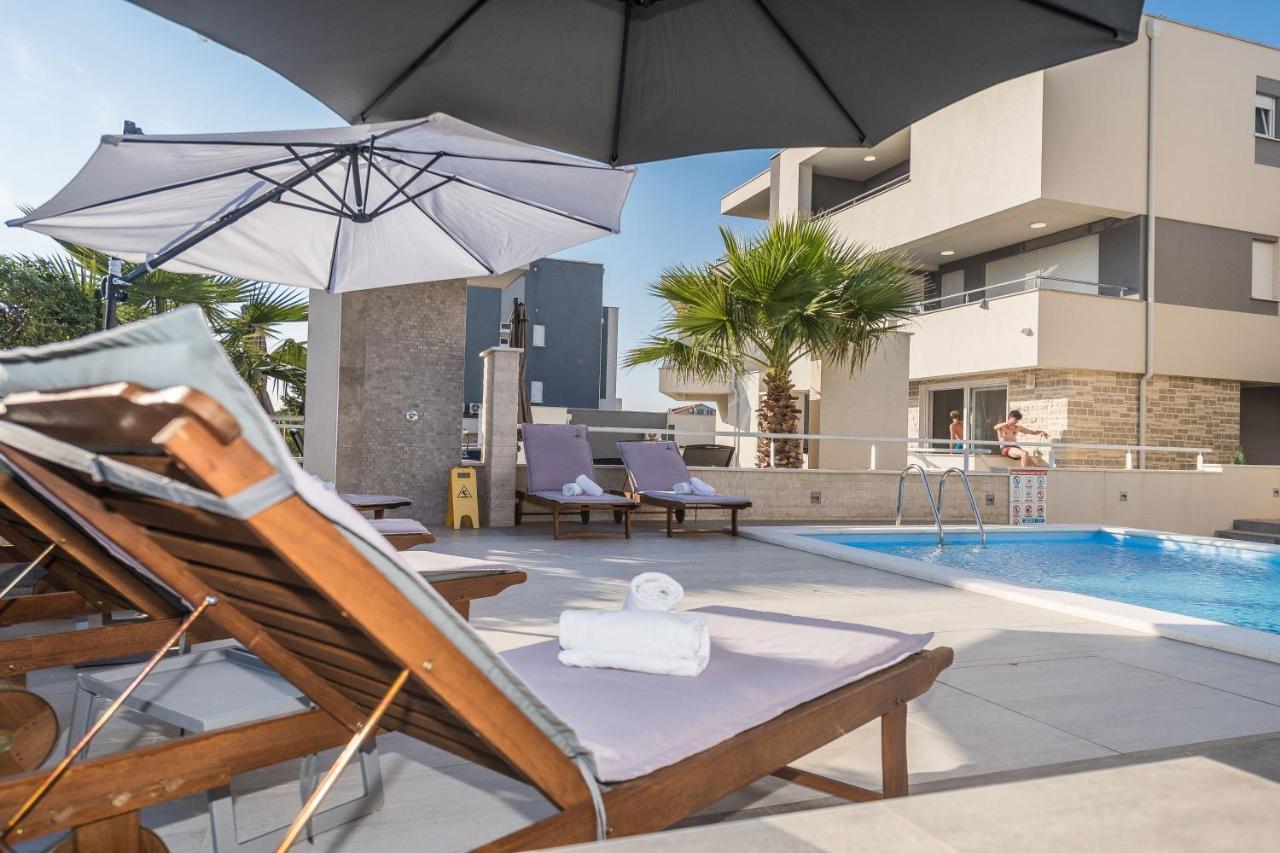 Apartments & Rooms Danivan Pool Villas B Новалья Экстерьер фото