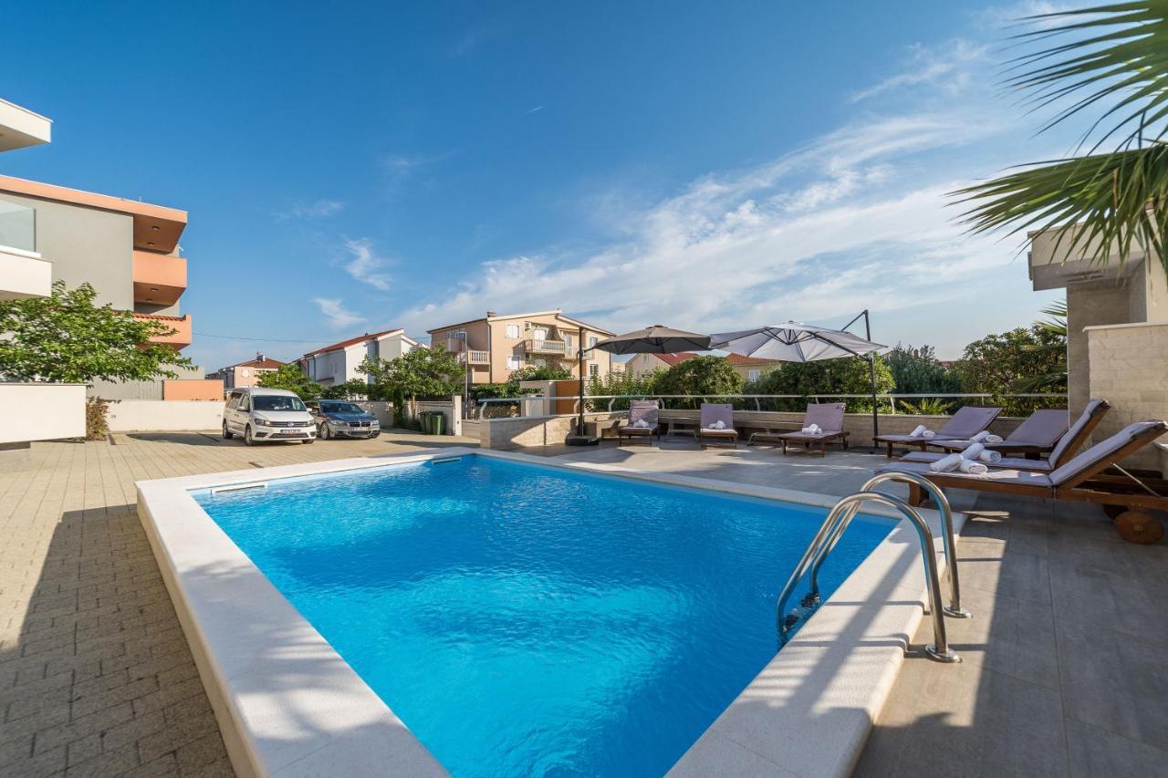 Apartments & Rooms Danivan Pool Villas B Новалья Экстерьер фото