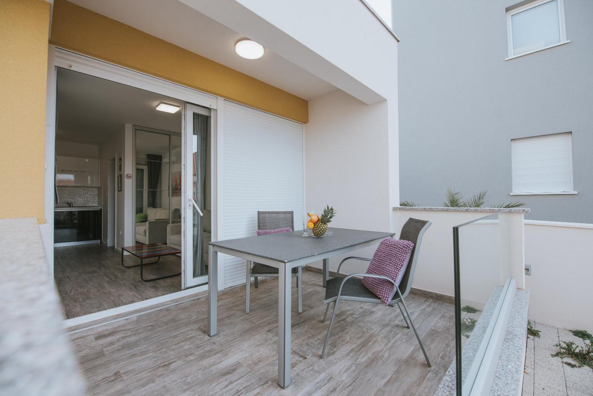 Apartments & Rooms Danivan Pool Villas B Новалья Номер фото