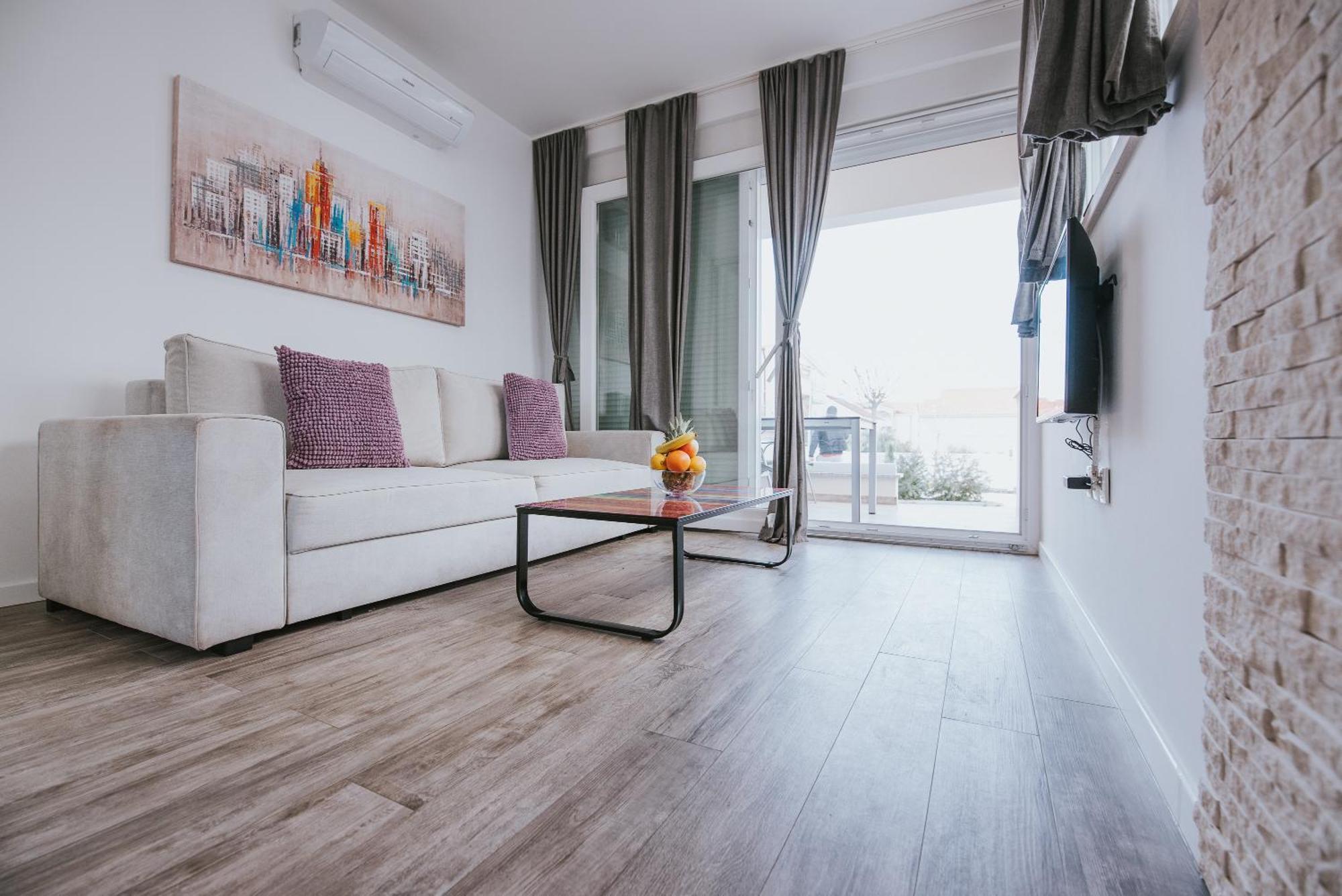 Apartments & Rooms Danivan Pool Villas B Новалья Номер фото